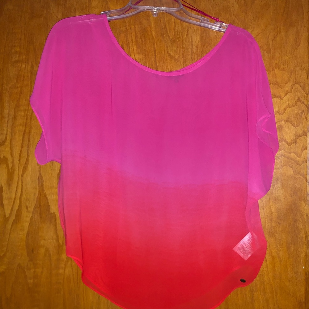Cute ombré guess shirt never worn